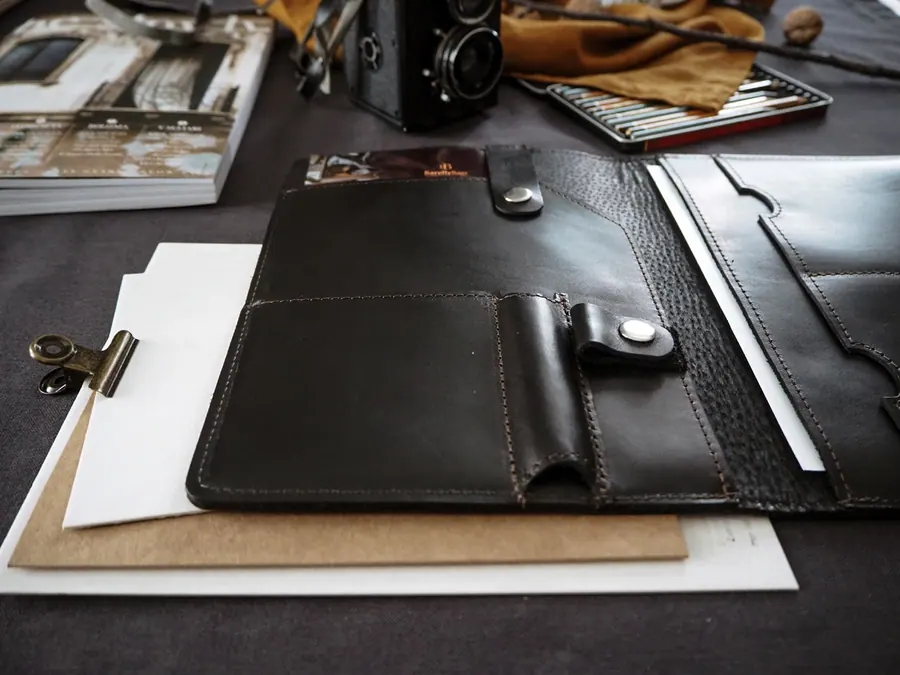Okładka skórzana na IPad czy dokumenty BarellyBags — zdjęcie 10